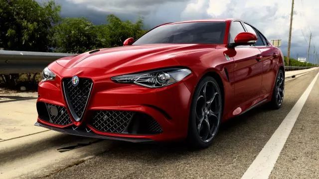 Alfa Romeo，历史与传奇的完美结合——意大利豪华汽车品牌解析